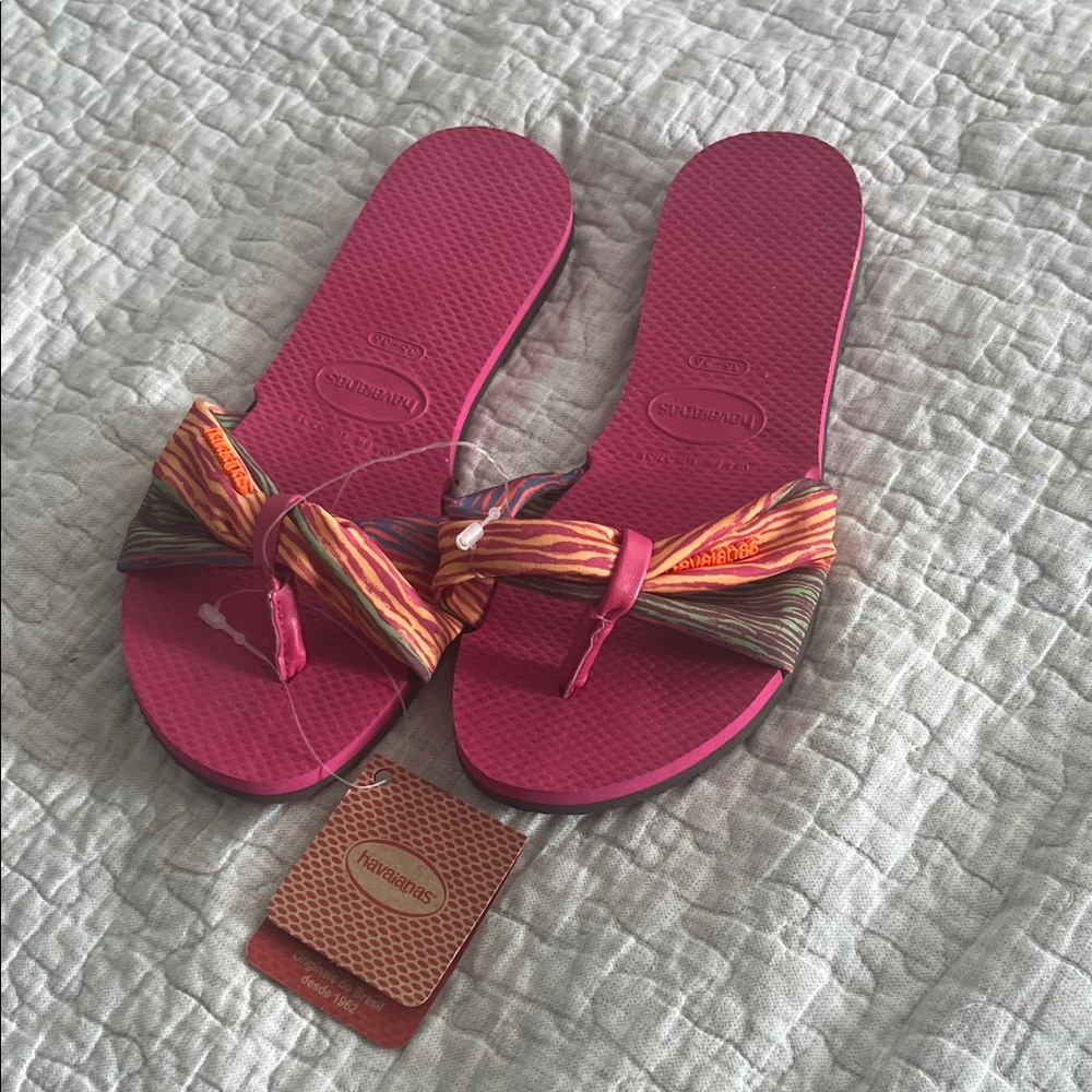 Havaianas Women's Vibrant Pink Sandals with Multicolor Bow